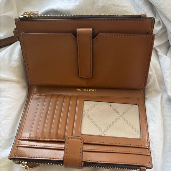 Brown Micheal Kors purse and wallet set - Picture 3 of 5